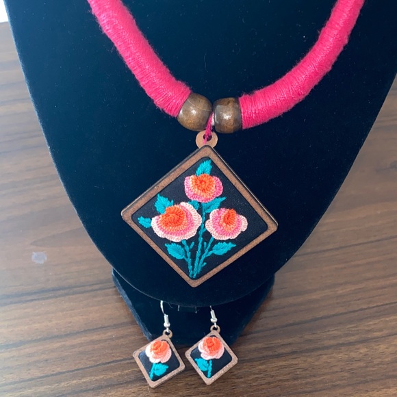 Handcrafted Floral Pendant Necklace and Earring Set - Picture 7 of 14